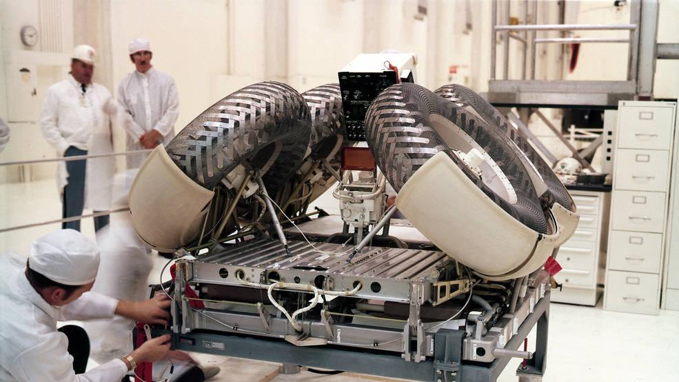 阿波罗计划的月球车，是怎么带上月球的？