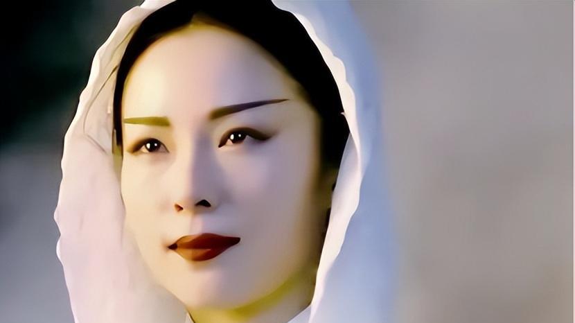 到处认“干爹干哥”，在男人堆里游刃有余，“顶级绿茶”终于现形