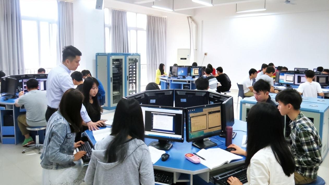 大学|2023年大学就业“亮红灯”的专业，找工作越来越难，学生就业不易