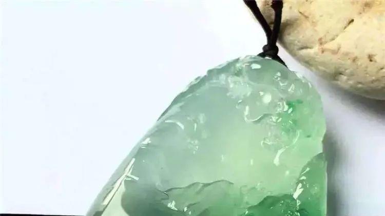 怎样的翡翠挂件才适合你，你知道吗？
