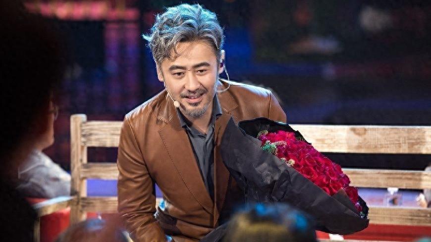 吴秀波长子被控家暴，脸被打歪全是血，不断求饶对方却很享受