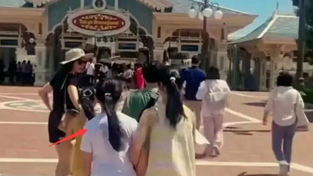 汪小菲直播教女儿地理，汪希玥不知道西安是城市，引发汪小菲不满