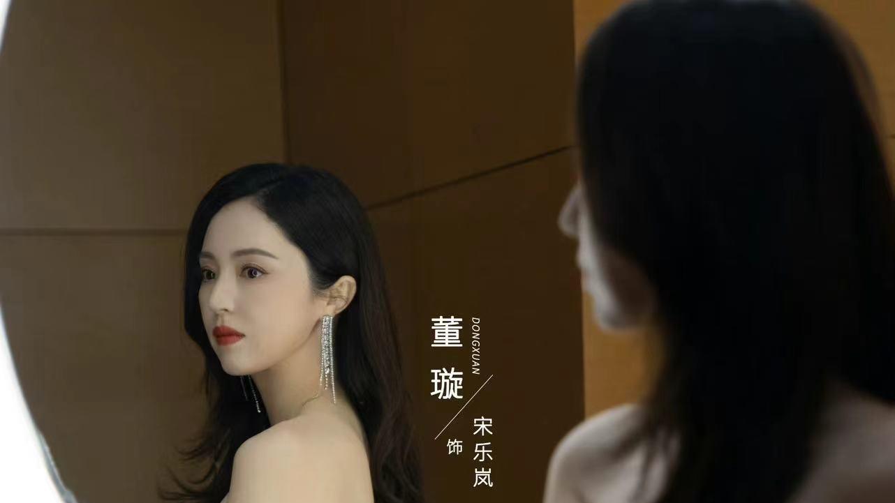 《以爱为营》：躲过颜值忽高忽低的白鹿，却被44岁打酱油的“红毯之花”惊艳