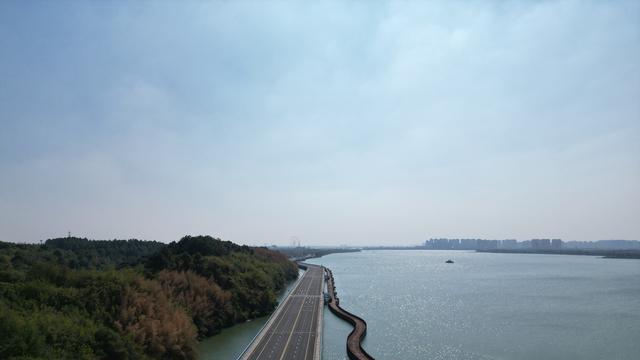 常德|常德6亿元建成2.1公里的桥梁，打造成旅游景观桥，惹来众多争议