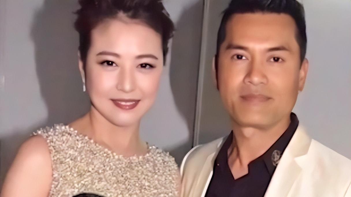 看了周海媚遗照戴的手套，才懂红斑狼疮每次复发对她来说都是重创