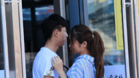 教育部|男大学生公开“招聘女友”，最高薪资每月5000，女大学生抢着报名