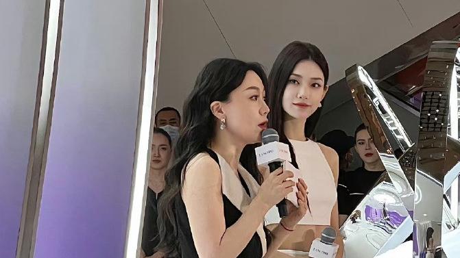 关晓彤|怀孕了？关晓彤活动生图曝光，身型臃肿变胖很多，小腹隆起很明显！