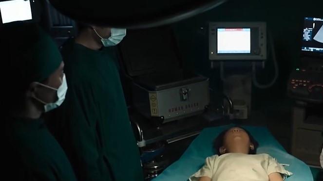 误杀2|在《误杀2》中最后不管小虫能不能救活都会是一个悲剧