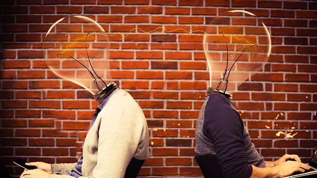 关系还行的同事，突然离职，说“有缘再见”，如何高情商回应