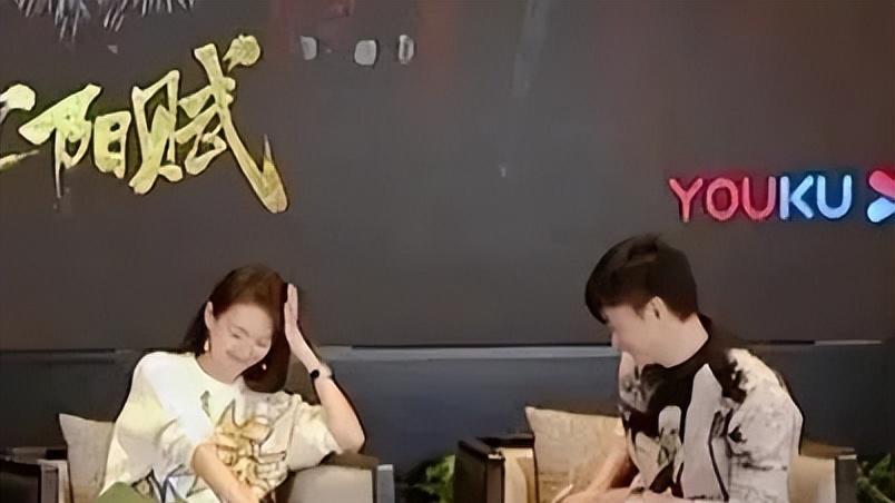 突发！章子怡周一围各自辟谣关系，这下有好戏看了