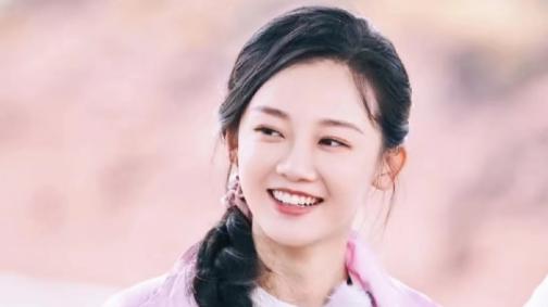 苗苗|当不了“交际花”的苗苗遇上“交际草”的郑恺，郑恺和苗苗一家人同住豪宅