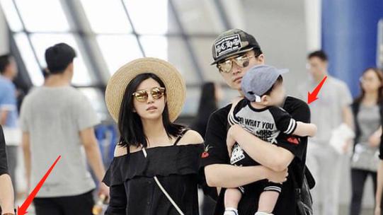 郭碧婷|郭碧婷带娃逛商场，后背一排火罐印，背包推车像保姆，路人不敢认！