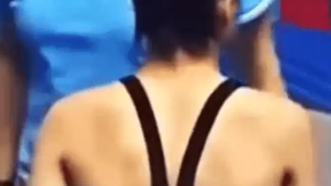 全红婵丢冠原因曝光，与背部大包有关，郭晶晶带其去香港治疗被拒