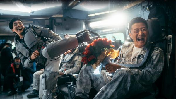 撒贝宁|《流浪地球2》观后感，人性向影评，博爱和自私并不矛盾