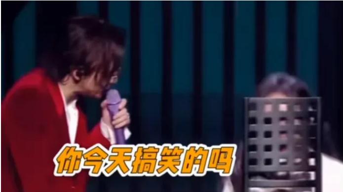 柳岩|张靓颖在薛之谦演唱会出大糗，登上热搜！