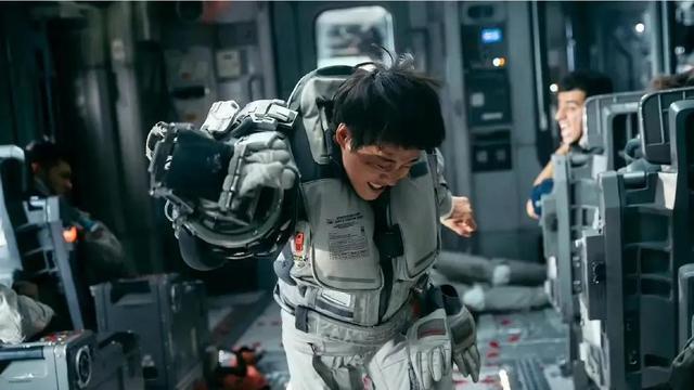 流浪地球2|票房再次“狂飙”，排片第三，票房重回第一！小破球2有多能打