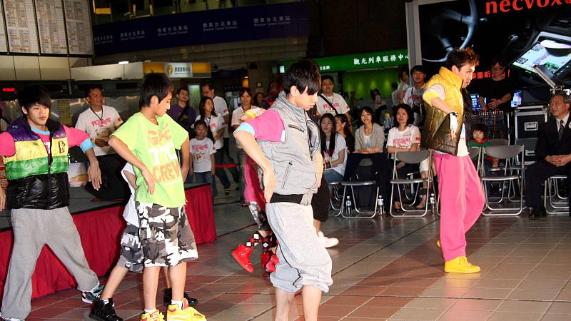 00后|我是一名00后，正在读大专，对于未来感到渺茫，发展前景怎么样？