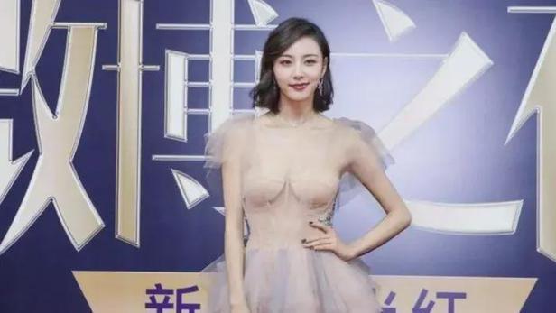 陈雅婷|王思聪：有种“透视装”叫陈雅婷，难怪是王思聪心头肉，身材跪服