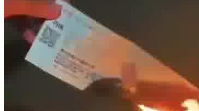 票价暴跌！周杰伦演唱会门票被烧成灰，黄牛赔本如潮，网友们意见一边倒