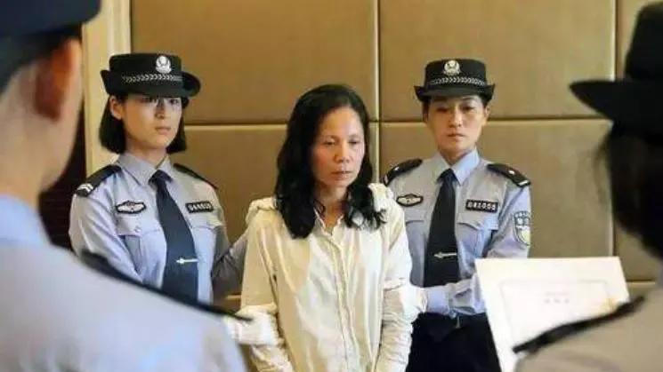 疯狂|大连巨贪孔昊：靠身体上位，疯狂敛财养100多小白脸，有特殊癖好