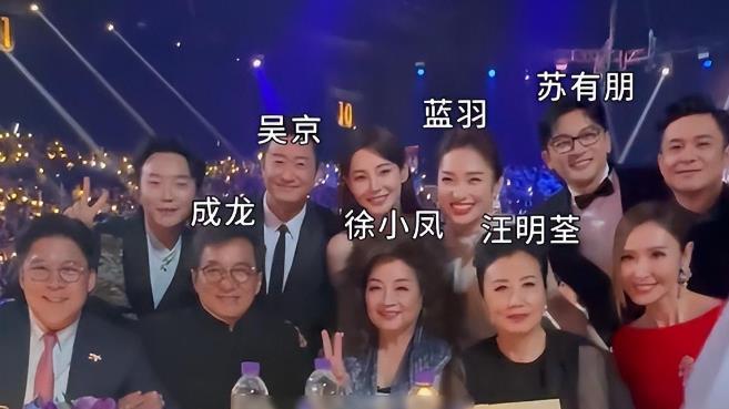 74岁徐小凤广州演出“翻车”，“假唱”遭粉丝实锤，原因曝光