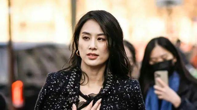 穿衣搭配 外媒太勇了！黄圣依生图不修就放出来，脸颊凹陷老态尽显，但气质仍高级