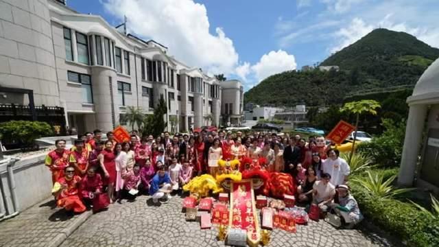 何超莲|相比何超盈的10亿嫁妆，何超莲手上仅有的3对金手镯有些寒酸