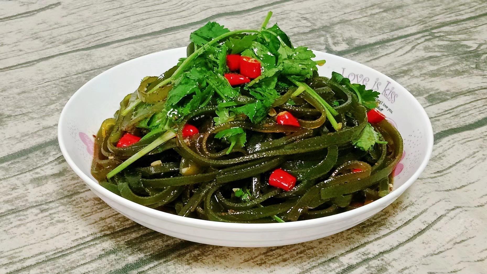海带丝 它被视为“海洋的蔬菜”，一补碘，二减肥，三防辐射，营养又滋补