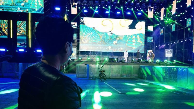 张云雷|德云社张云雷凌晨发文，晒彩排现场照，却被台下孤独的自行车抢镜