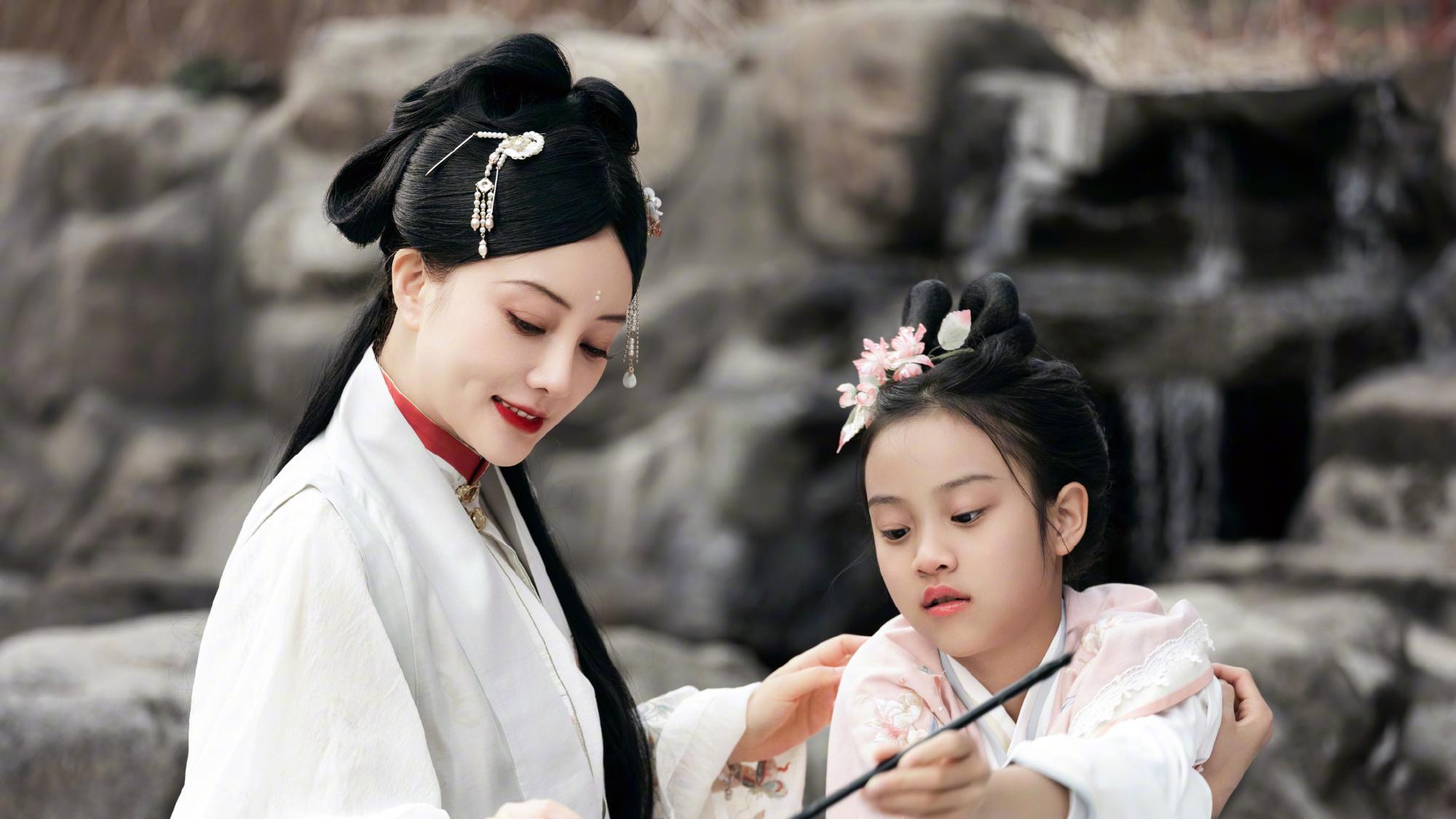 贾云馨|11岁甜馨读国际学校学费40万，是王诗龄森碟学妹，李小璐是好妈妈