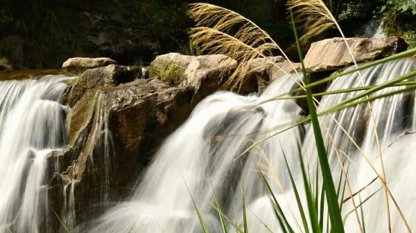 天台山|天台山大瀑布景色优美，这里观赏壮丽的瀑布，感受大自然的美丽