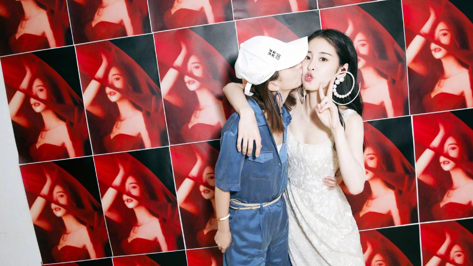 赵丽颖张碧晨合体，《期盼已久的假期》官宣，闺蜜异国之旅开启