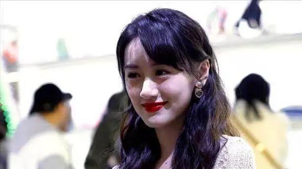 本以为袁冰妍够美了，直到和杨颖同框，才知道“神颜”的差距