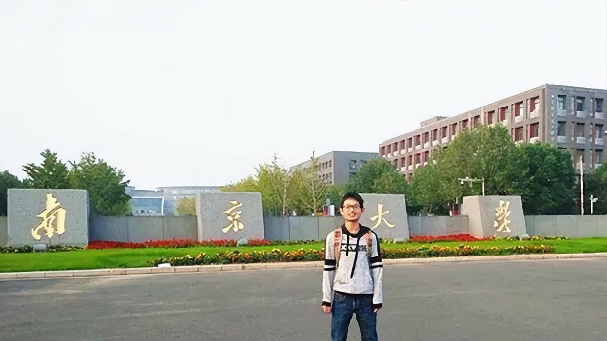高校|高校行政岗，都扎堆招“博士”，是“学历贬值”还是资源浪费？