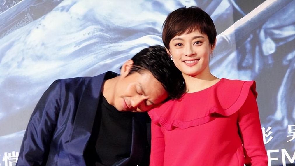 邓超孙俪捐赠甘肃灾区物资引发热议：被曝“铁公鸡”？