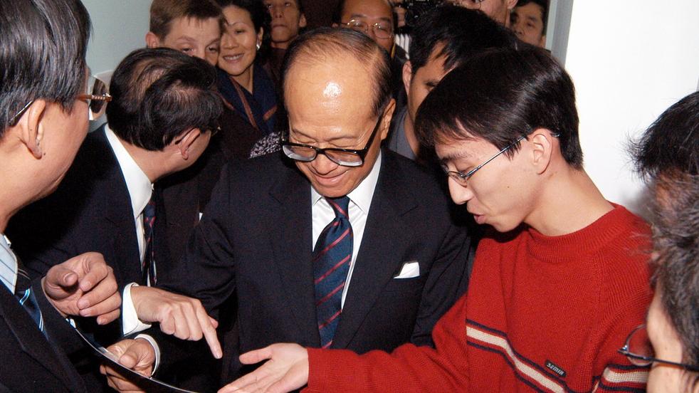 李嘉诚家族的真实生活，派私人飞机买小孩奶粉，退役特种兵当保镖