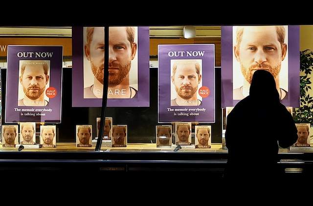 春晚|哈里王子新书上市首日半价出售销量仅次《哈利波特》