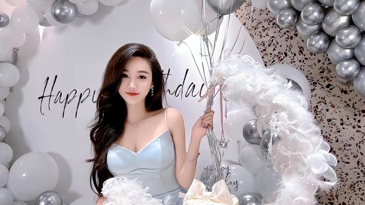 曝雅典娜疑被卖声色场所，做扶手时薪1万美金，作恶者述欺侮细节