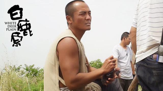 他是张嘉译的亲表弟，被表哥用11部戏带红，如今登上央视走红放大