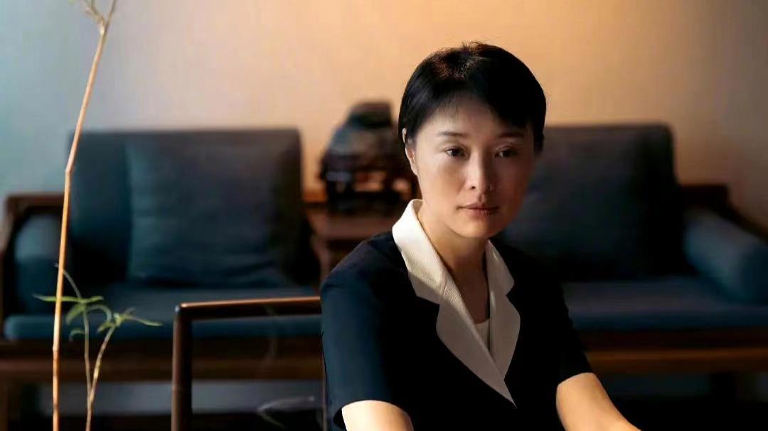 白玉兰奖风波升级！国家一级演员毕彦君发声，揭开评委“遮羞布”