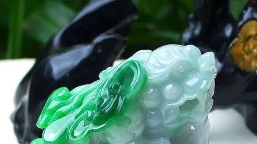 玉雕|为什么现在越来越多人喜欢收藏翡翠印章？