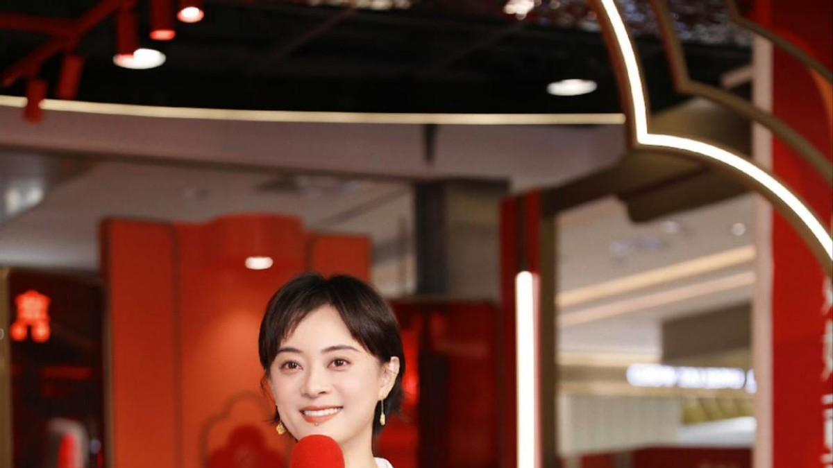 发型 孙俪越来越不像样了，一身大妈装暴露身材短板，老气发型太男人