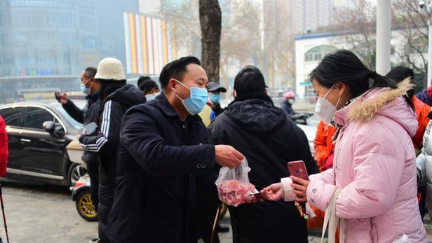 郑州一男子连续13年为困难群体送羊肉，累计送出5000斤