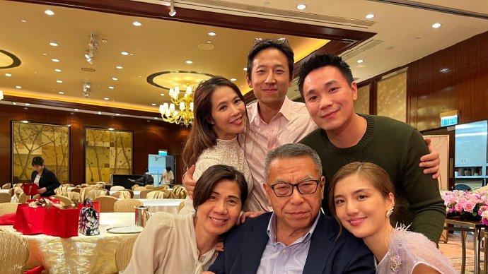 吴千语被曝疑似怀孕！携男友施伯雄现身爷爷寿宴，三代同框似饼印