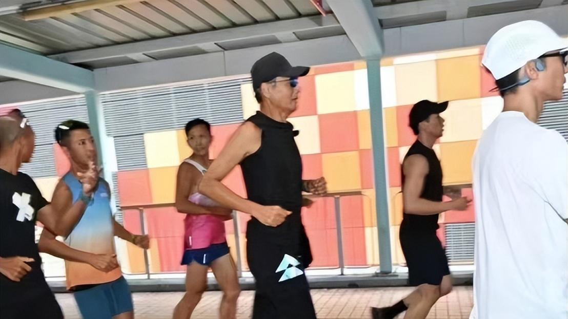 有一种“反噬”叫周润发，出道49年，善恶报应终于应验