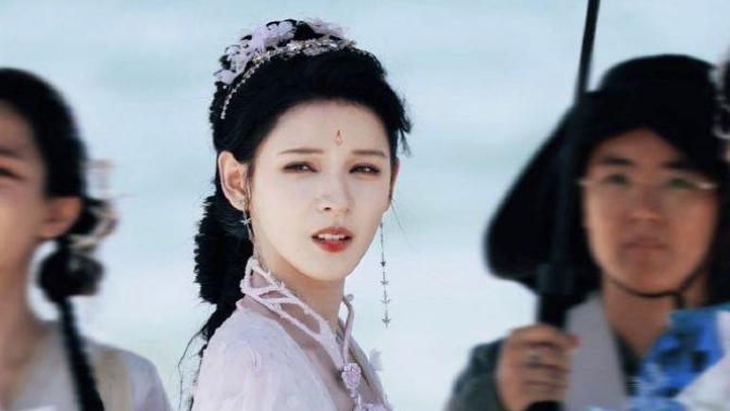 张予曦《斗罗大陆2》杀青照曝光，甜美笑容迷人动人