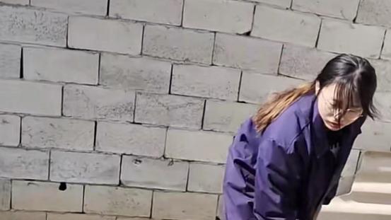 大学生|拿相同的工资，当保安舒服多了，大学生在“奇奇怪怪”的职业内卷！