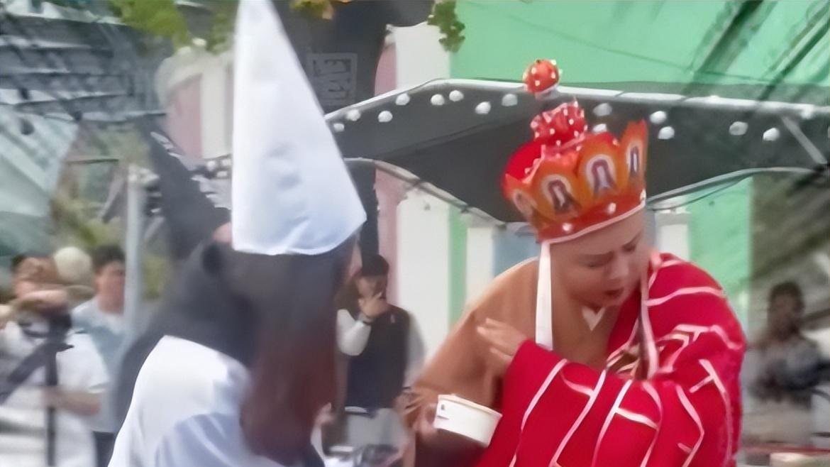 看了中国万圣节，瞬间对老外的失去兴趣，这是人能想出来的造型？