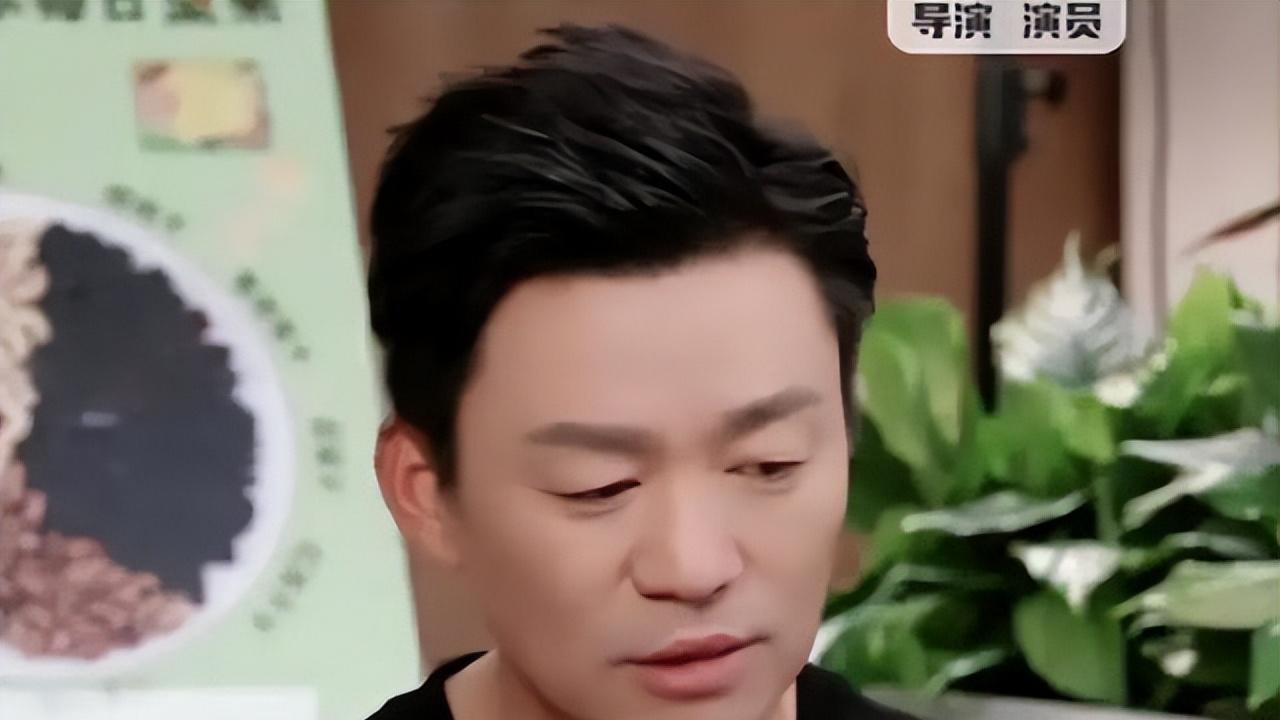 王宝强马蓉离婚后疑首次合体，参加女儿毕业典礼，女儿超像王宝强