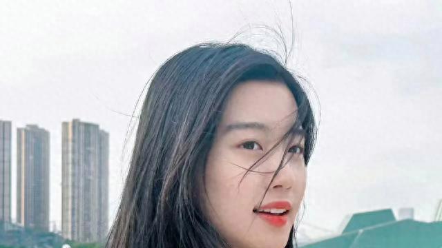 卢昱晓走路摇摇晃晃被说像企鹅，富家女还没习惯娱乐圈的生活